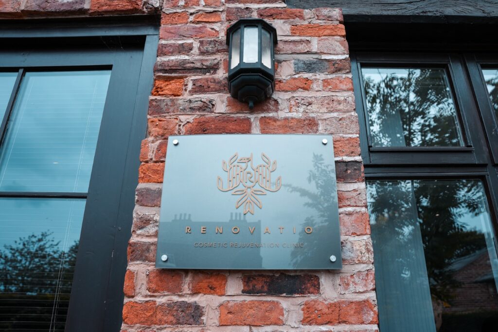 Renovatio Sign 2